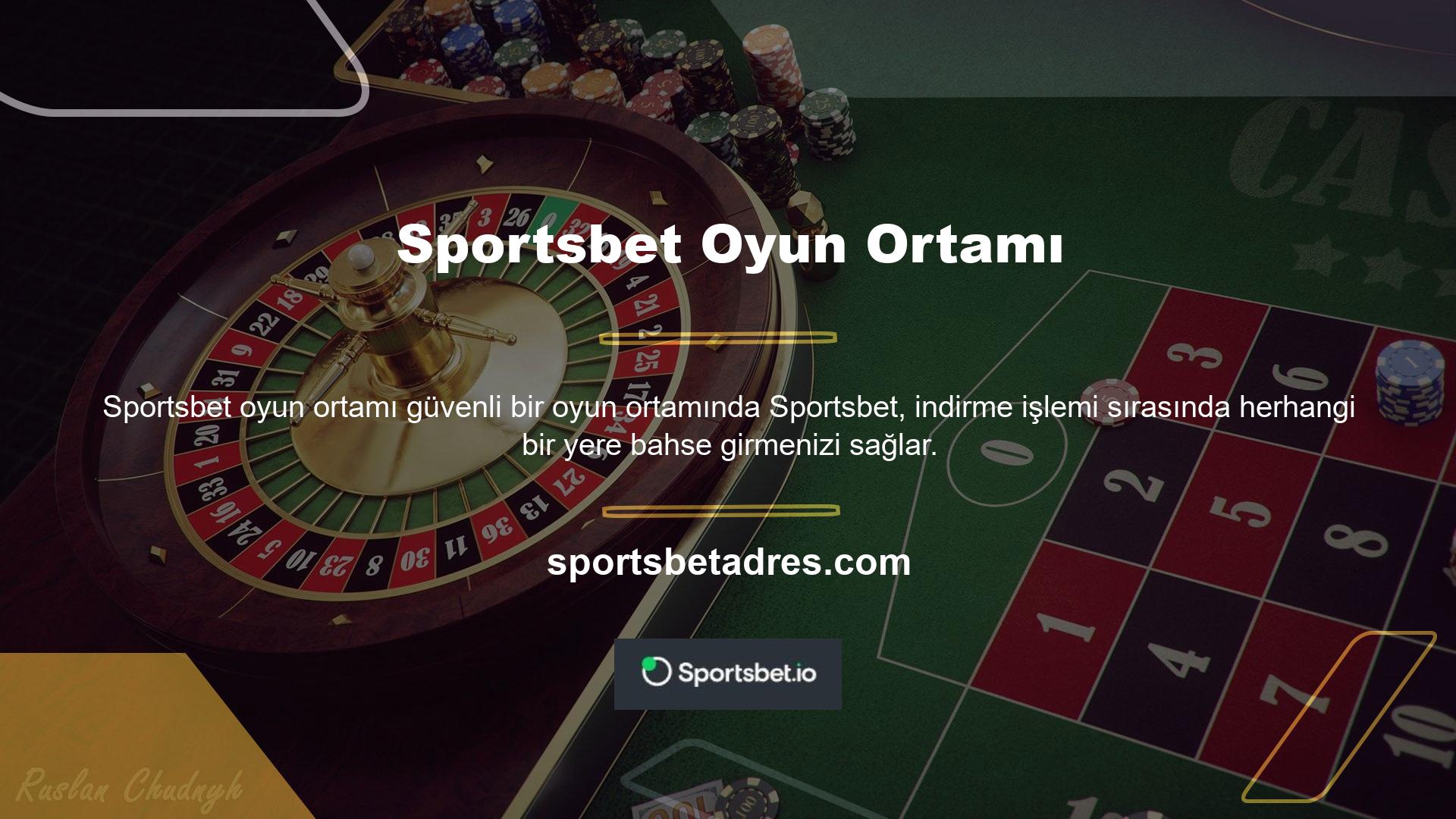 Kullanıcılar telefonlarında oyun oynuyorlar